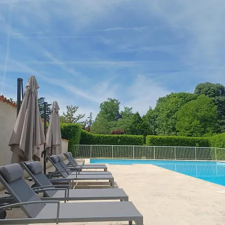 2 Bedroom In The Grounds Of A Chateau *